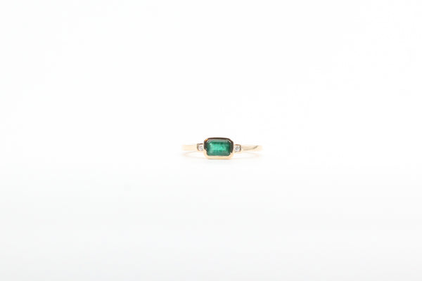 Yellow Gold Bezel Emerald Ring